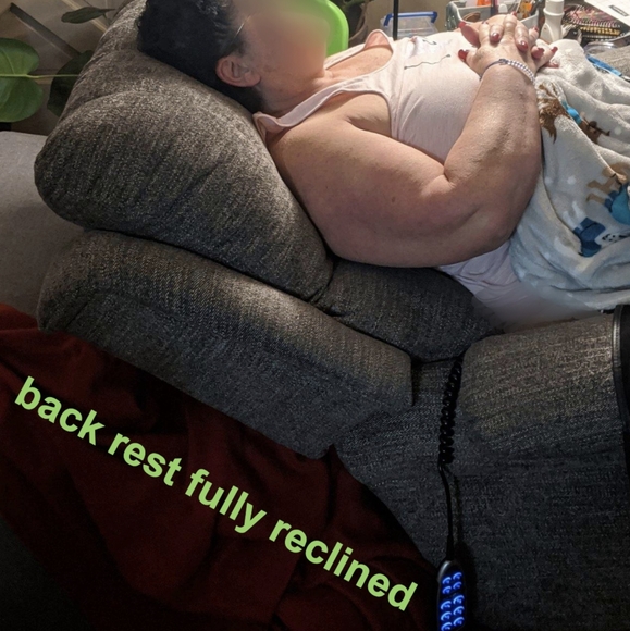 Perfect/New La-Z-Boy Electric Recline 4months old. - Picture 3 of 6